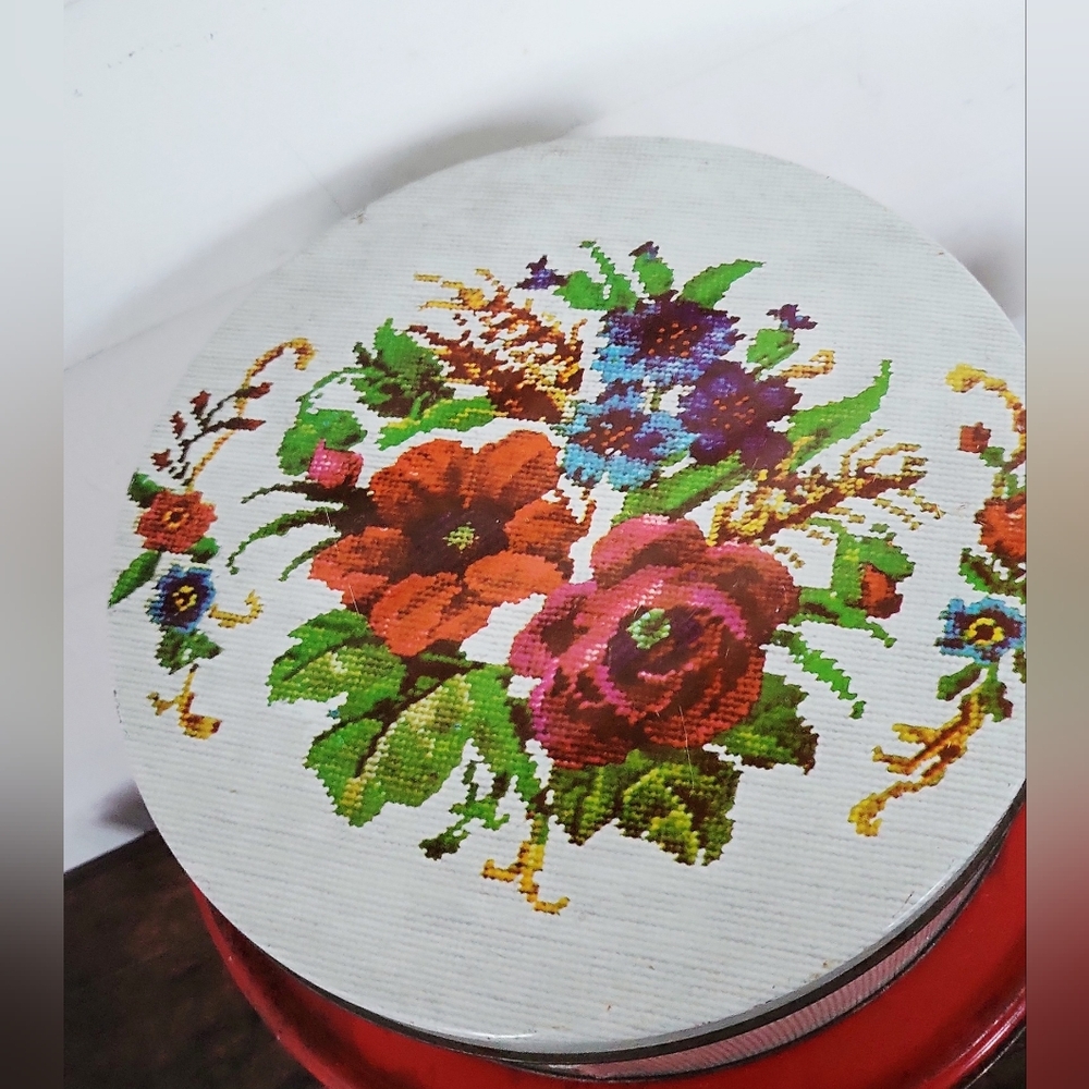 Vintage Cottagecore Shabby Chic Red Floral Tin Collection Set Of 4 - Picture 10 of 14